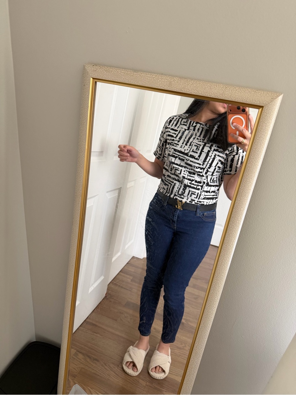 Forever 21 Black and White Geometric Crop Top - Picture 4 of 4